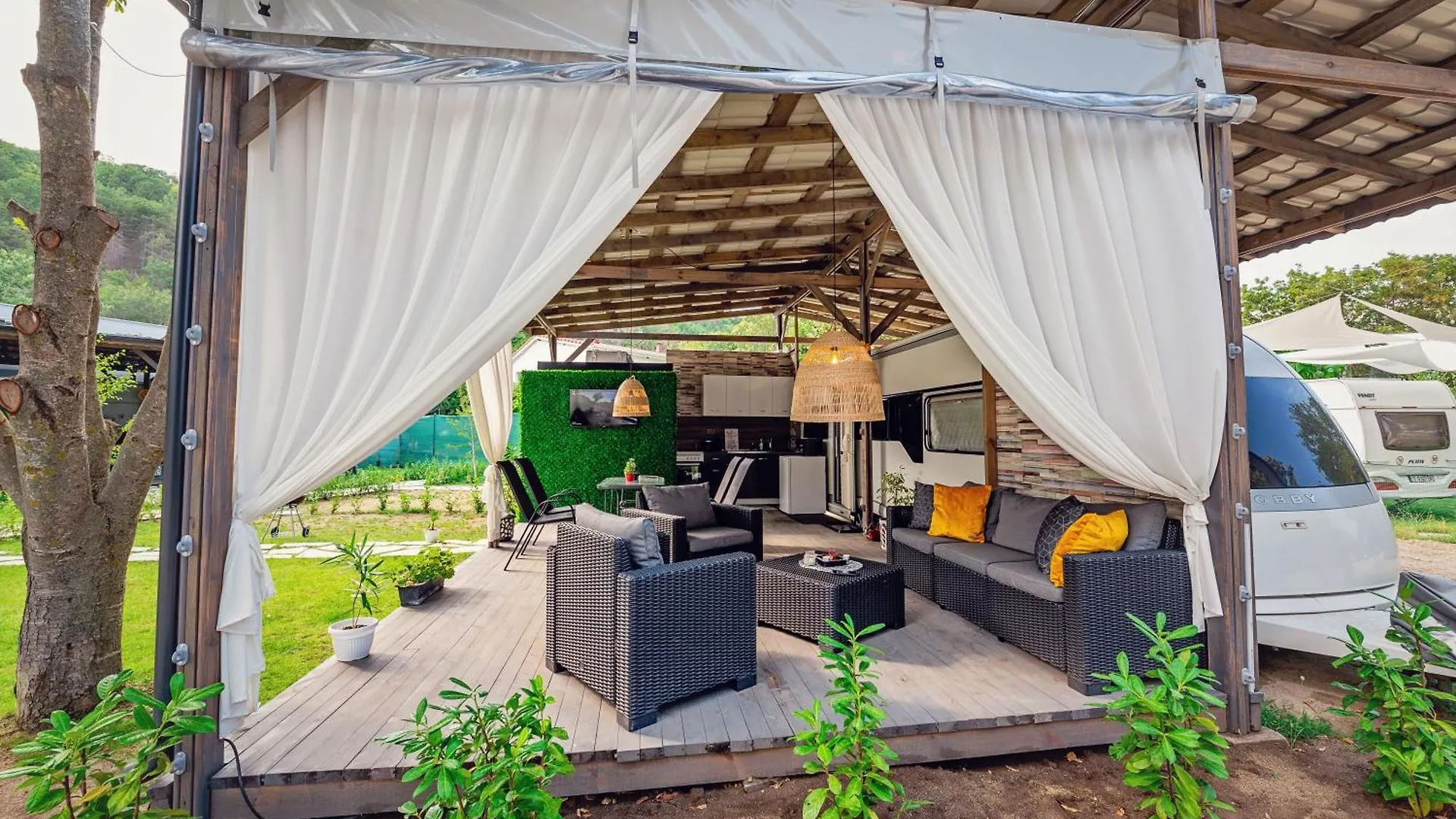 Каравани Avi Iris Фичоза Hotel Varna Campsite
