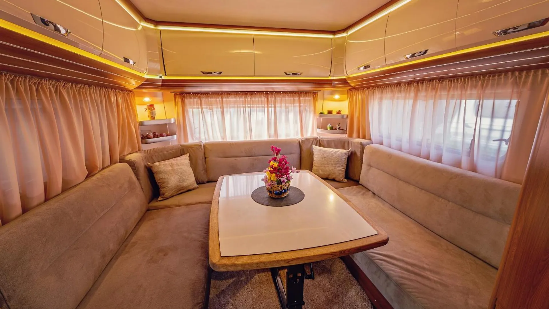 Каравани Avi Iris Фичоза Hotel Varna Campsite