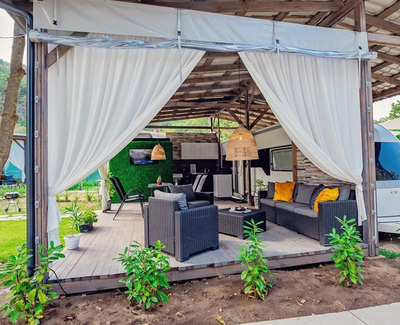 Каравани Avi Iris Фичоза Hotel Varna 0*,